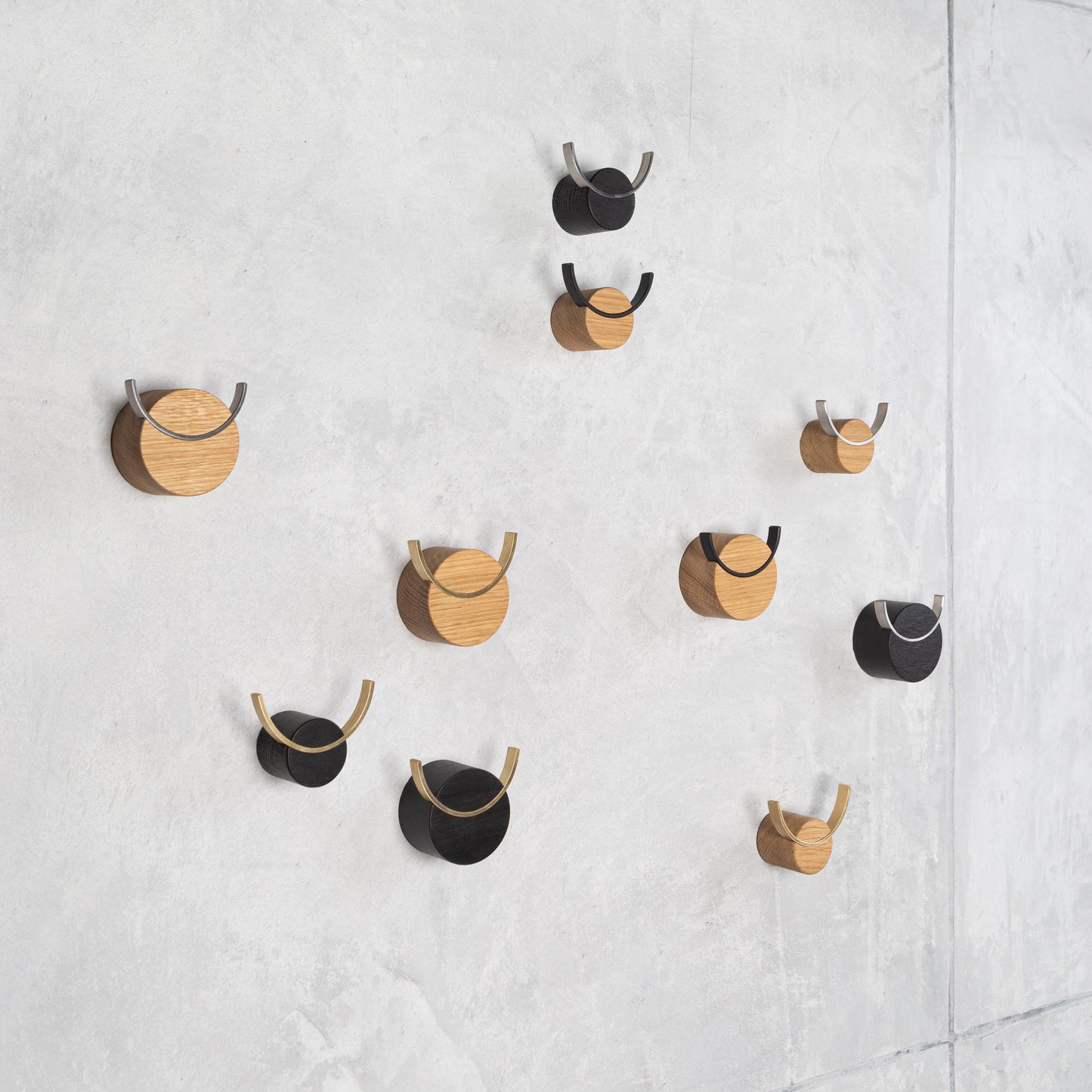 Wandhaken DEER | Schwarz lackiertes Eichenholz, schwarz lackierter Stahl
