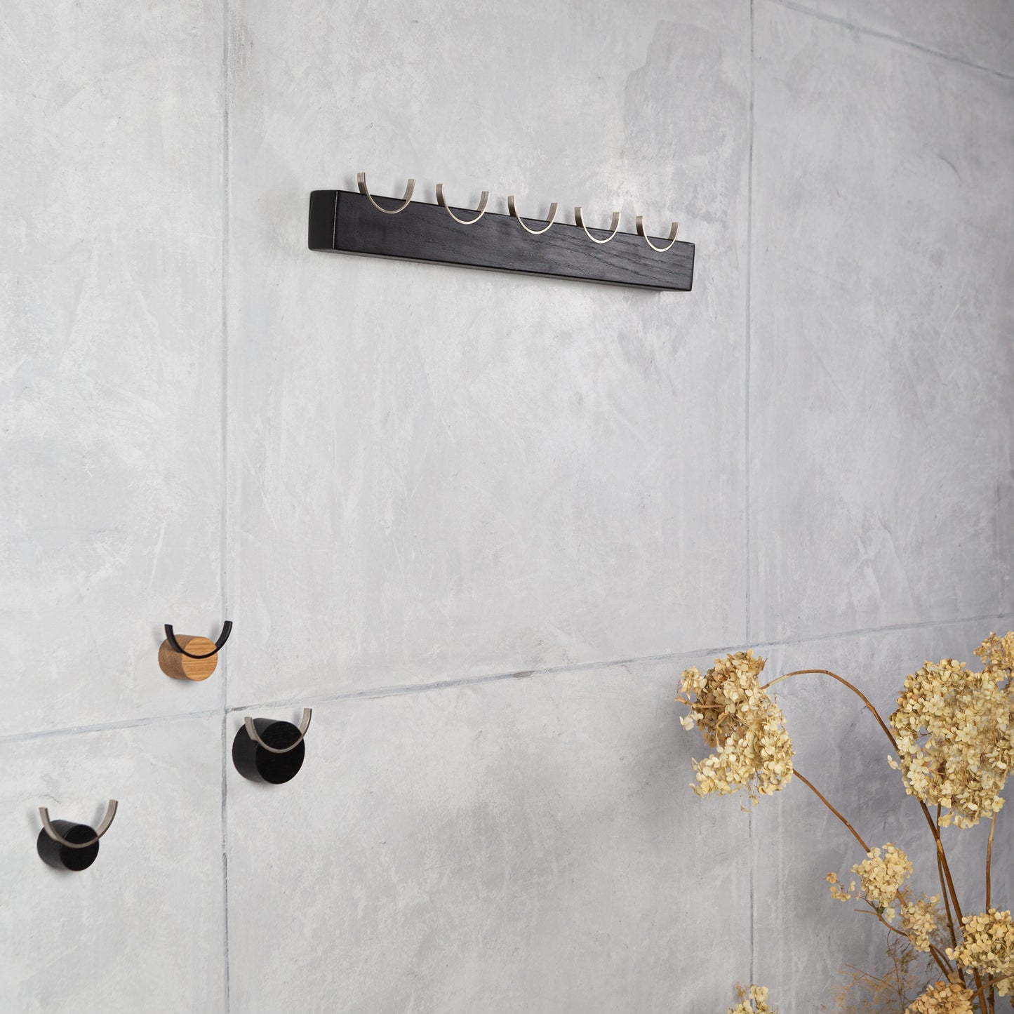 Wandhaken DEER | Schwarz lackiertes Eichenholz, Edelstahl