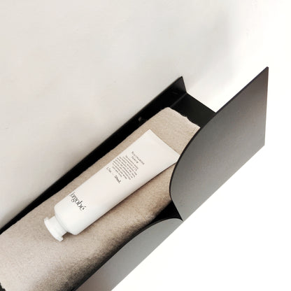 Wandregal BAUHAUS aus schwarzem Metall