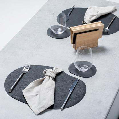 Tischset und Untersetzer aus Naturleder, Schwarz